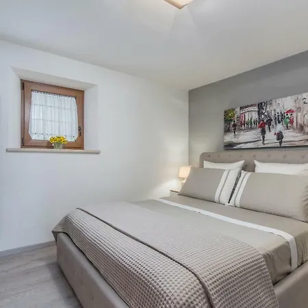 Claire Apartment