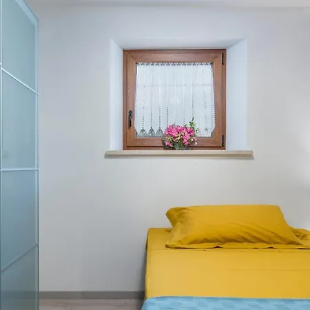 Claire Apartment Karsete